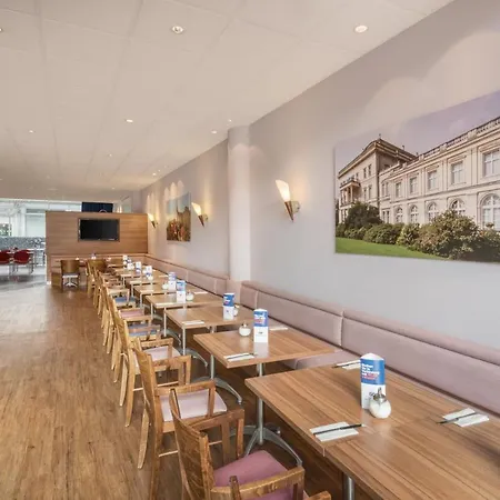 Express - Centre Hotel 3*